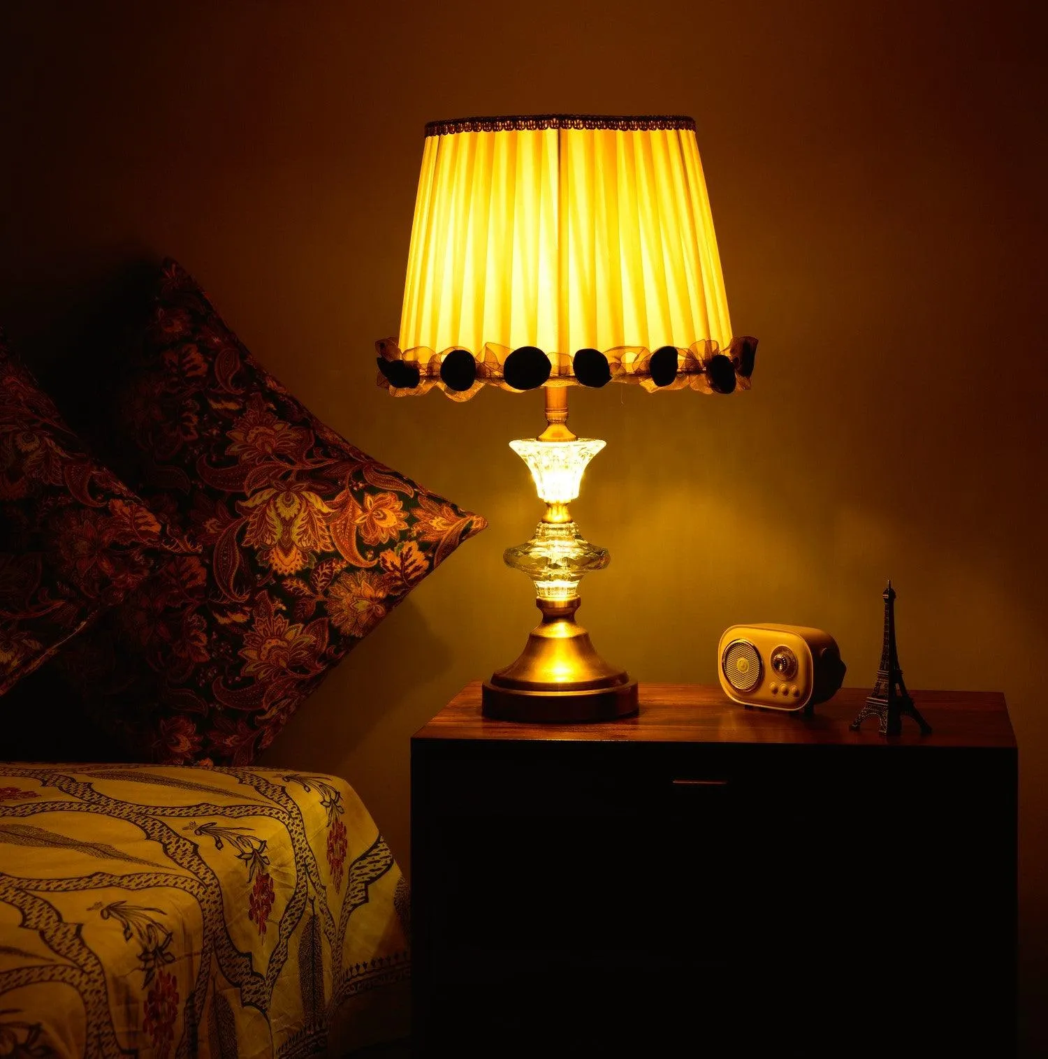 Glow Grey Vase Shaped Table Lamp – Modern Classic with Golden Base