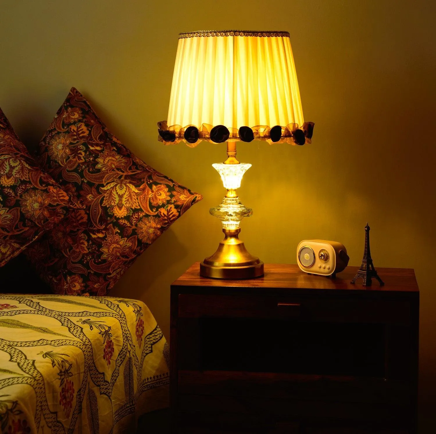 Glow Grey Vase Shaped Table Lamp – Modern Classic with Golden Base