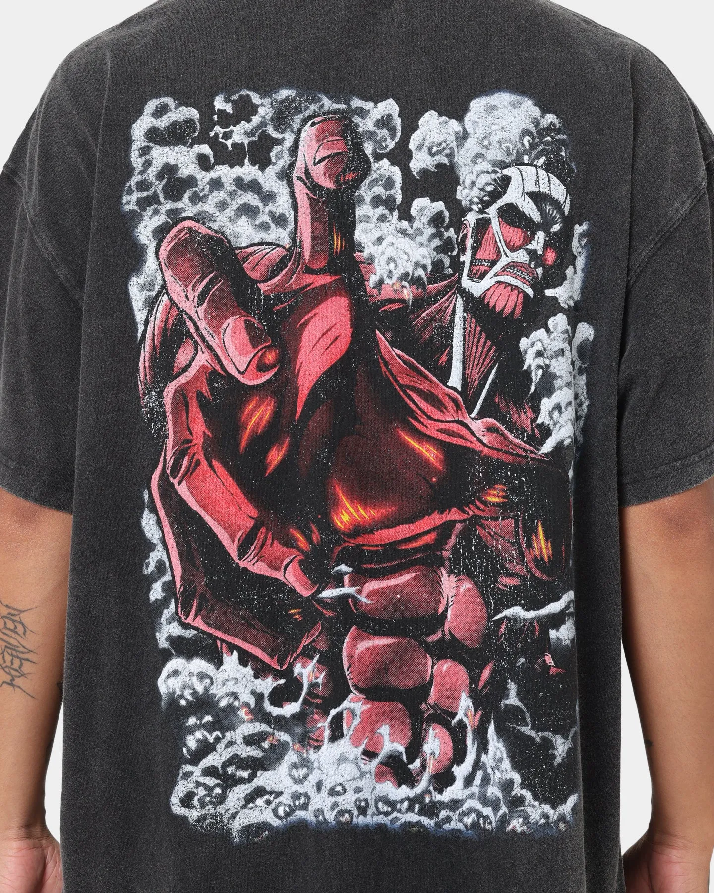 Goat Crew X Attack On Titan Colossal Titan Vintage T-Shirt Vintage Black