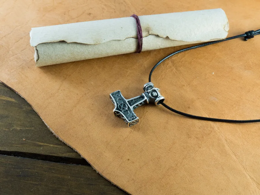 Handmade Viking Norse Thors Hammer Mjolnir Thor Pendant Necklace Jewery For Men And Women With Adjustable String