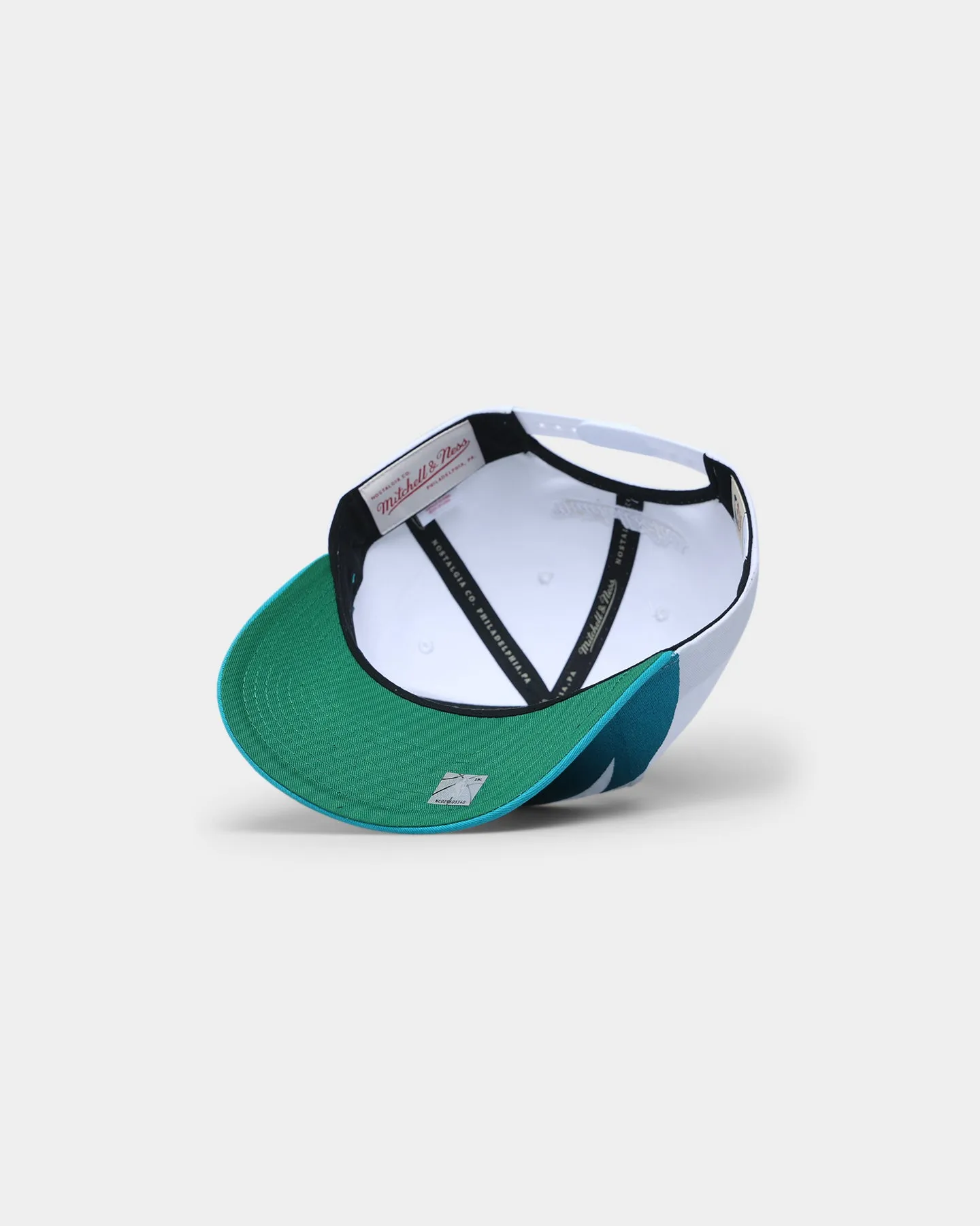 Mitchell & Ness Charlotte Hornets 'Sharktooth Designs' Deadstock Snapback White