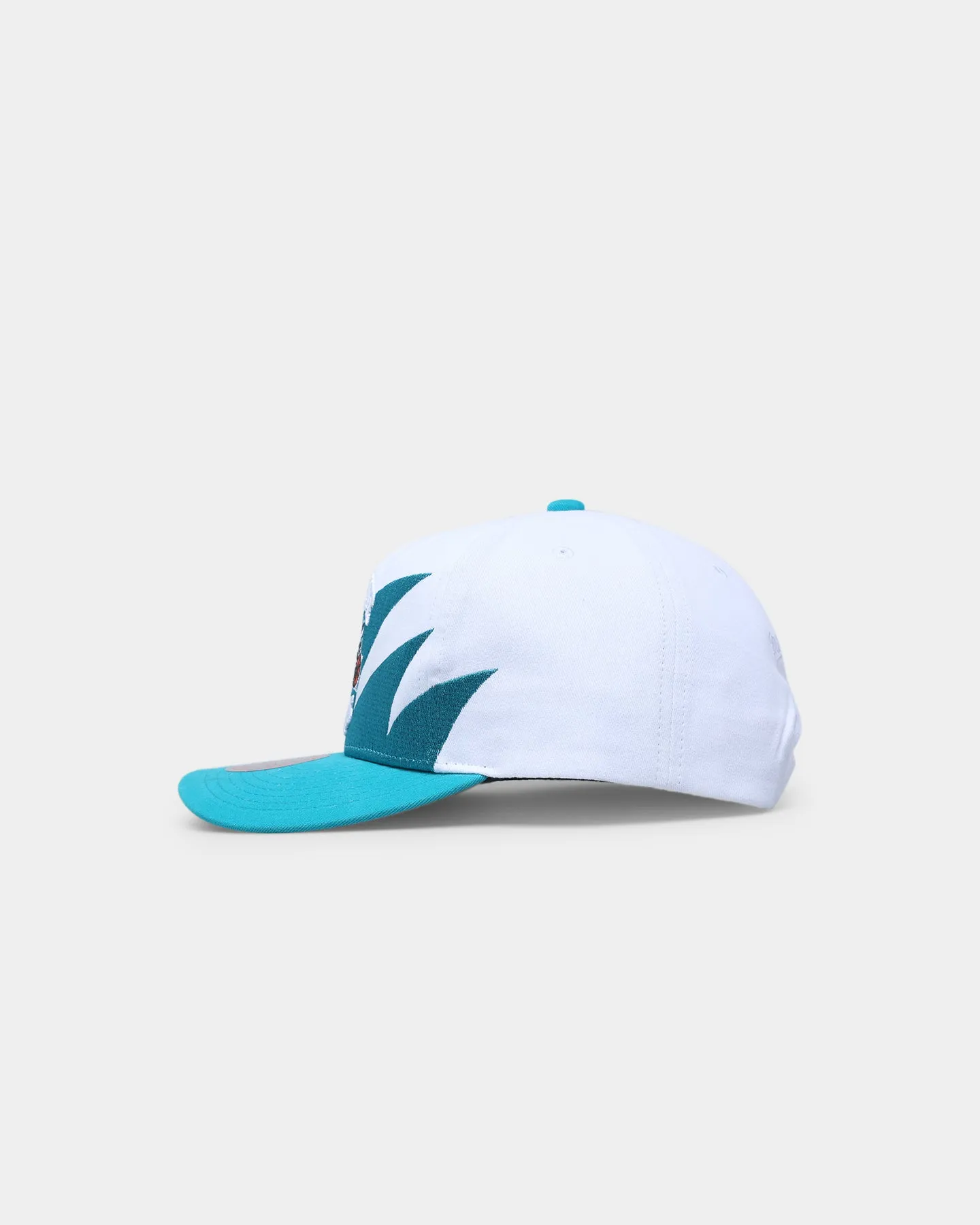 Mitchell & Ness Charlotte Hornets 'Sharktooth Designs' Deadstock Snapback White