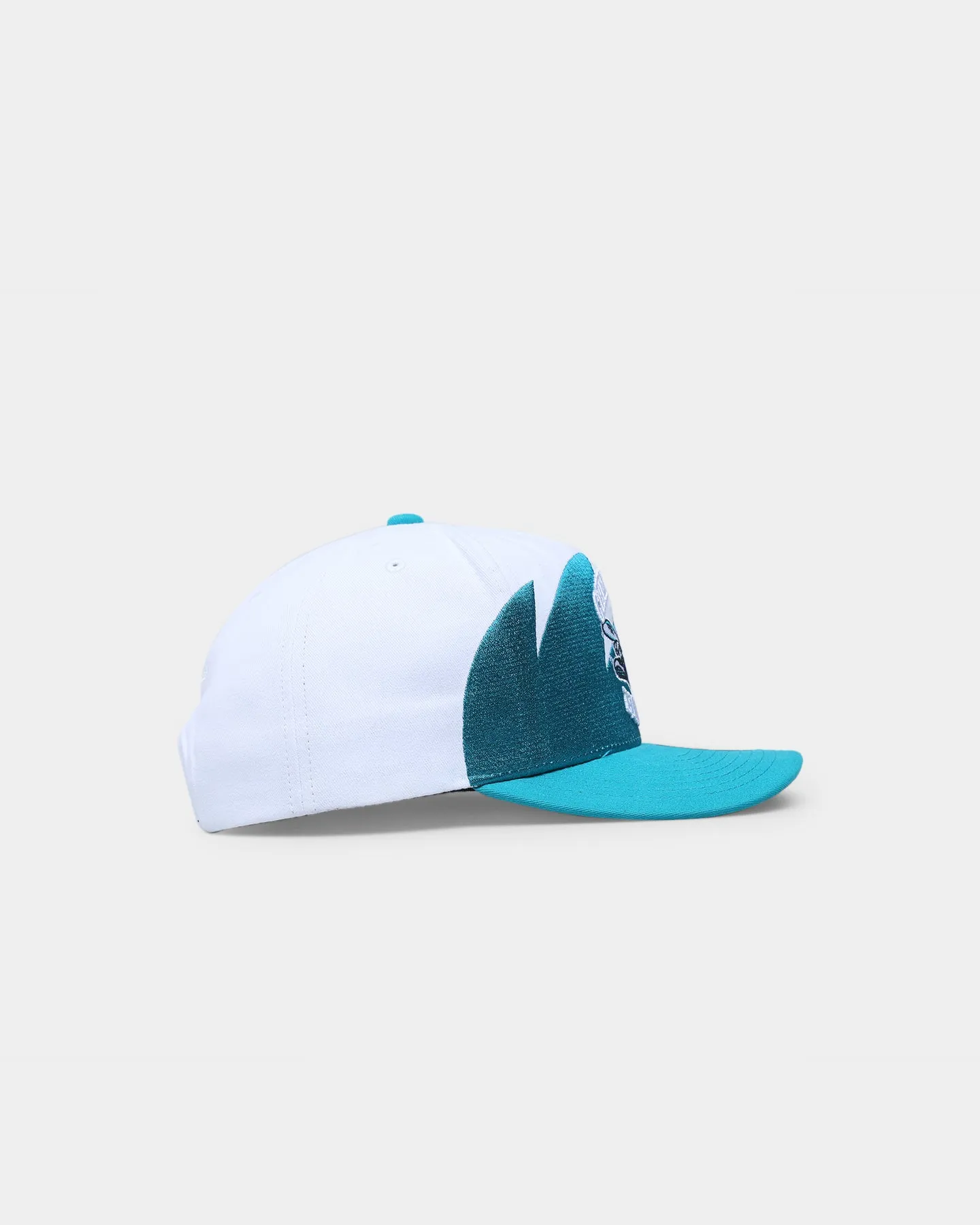 Mitchell & Ness Charlotte Hornets 'Sharktooth Designs' Deadstock Snapback White