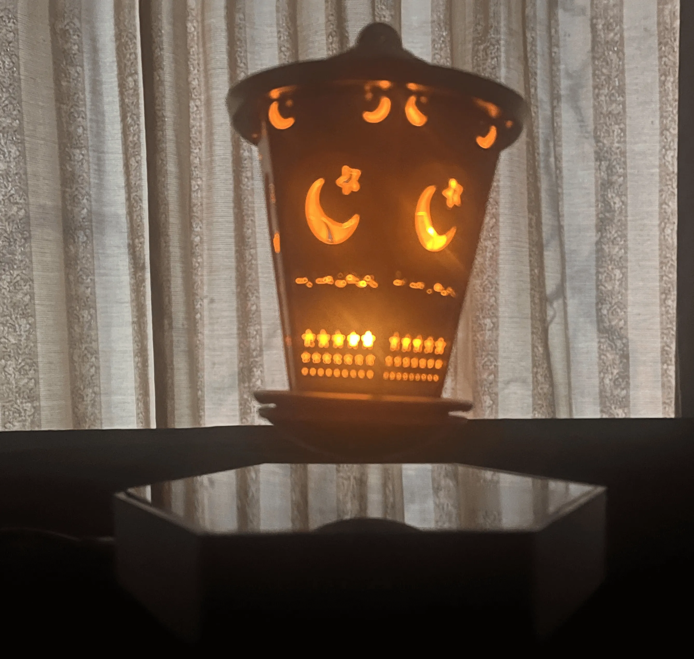 Novelty Desktop Ornaments - Desk Decor - Unique Desktop Decorations-Floating Handmade Ramadan Lantern - Magnetic Floating Islamic Lamp with Glowing Lights with Bluetooth Speaker and Remote-Controlled LED Lights