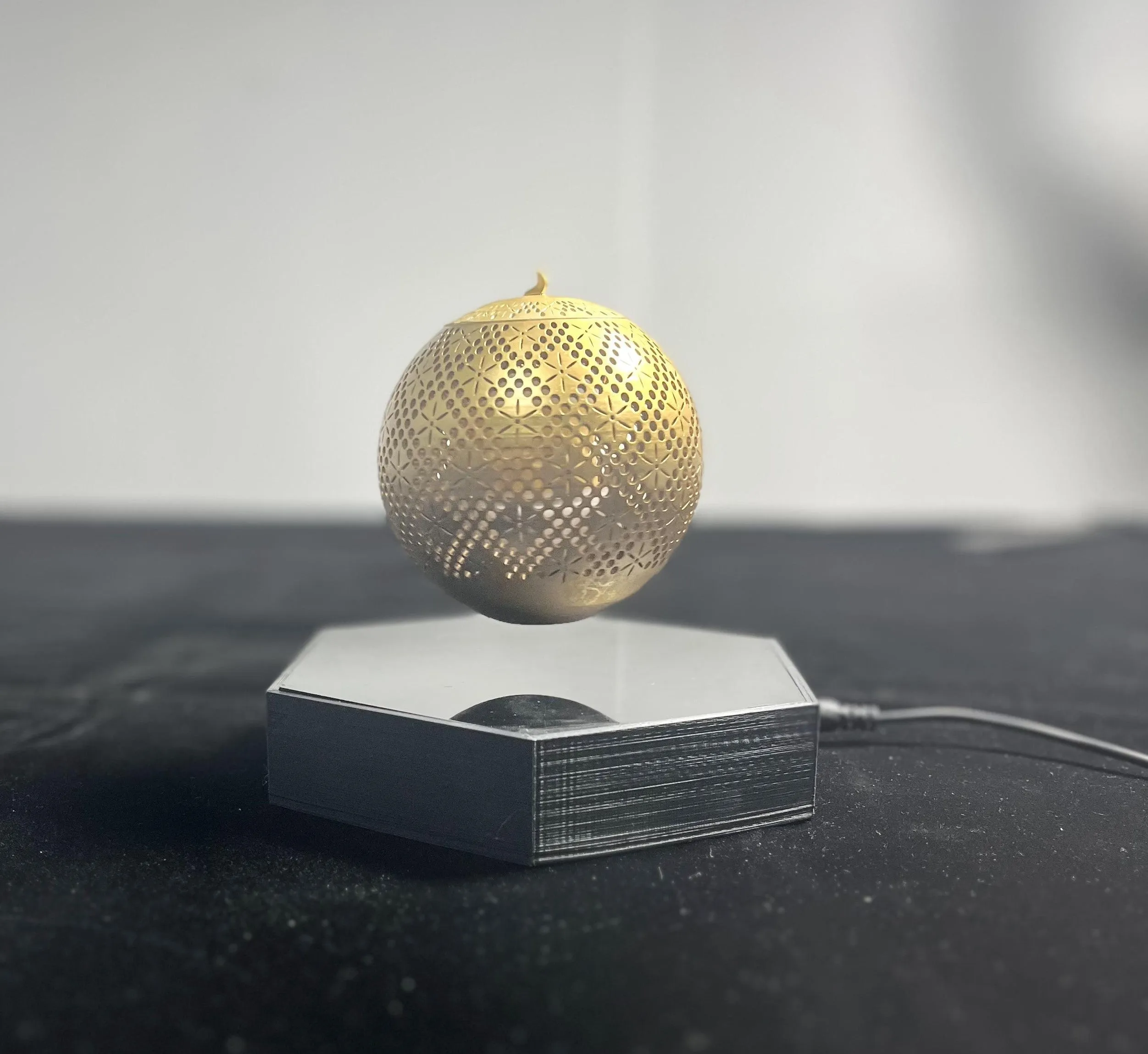 Sphere-shaped Hollow Pattern Magnetic Levitation Lamp with Bluetooth Speaker